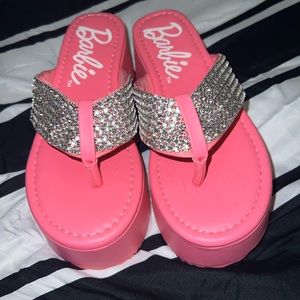 Women’s size 6 platform Barbie pink tong shoes with rhinestones